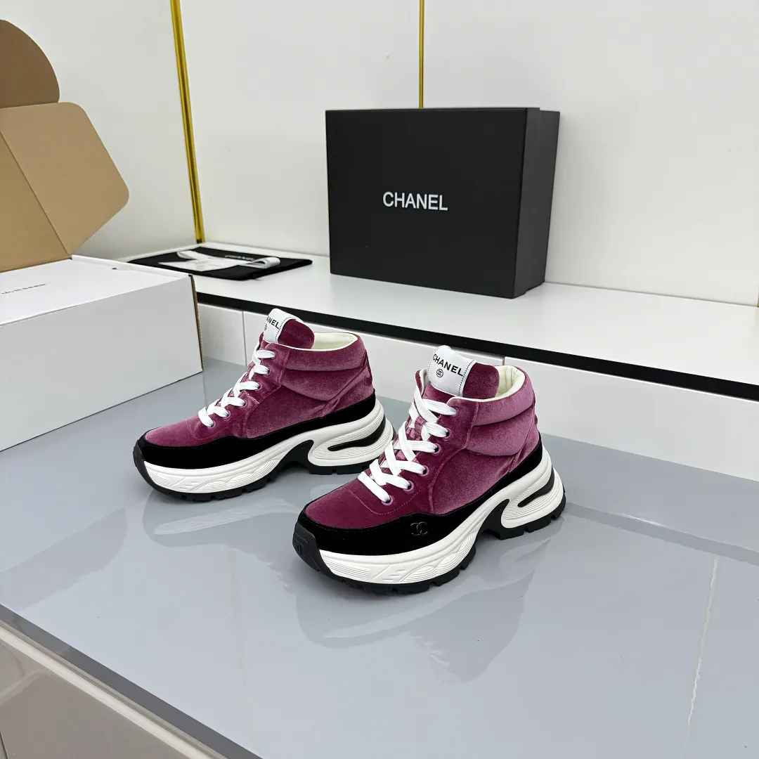 👟👟Ex-factory price 700👟👟 Chanel bread shoes ~ original calfskin panda shoes Chanel 25C latest hot style panda black and white sports shoes casual sneakers Xiaoxiang hot item classic black and white panda color coco girls must pay Fabric: original custom mixed sheepskin lining: original imported breathable mesh lining outsole: Original molded rubber + TPU combination Size: Women's 35-41